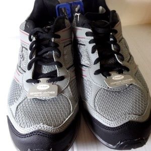 dr scholl's tundra sneakers